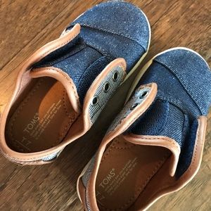 Toms Shoes - TOMS Denim/Plaid Size 7 worn once, like new! Toms Shoes - TOMS Denim/Plaid Size 7 worn once, like new!